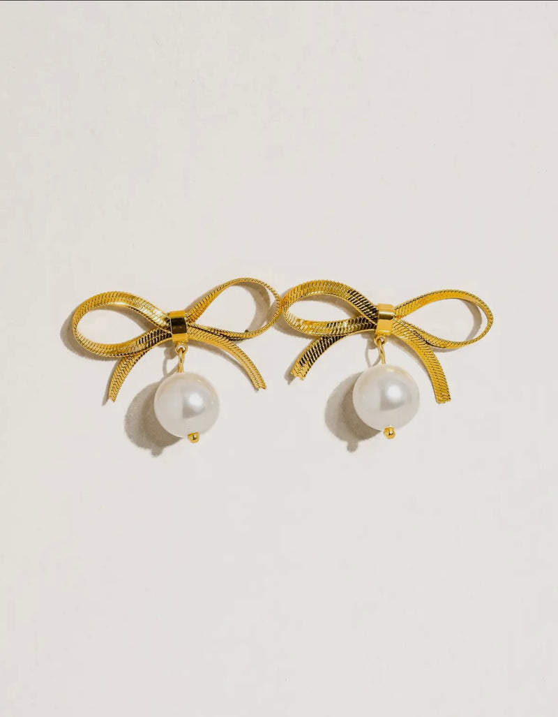 Alice Dangle Pearl Earrings